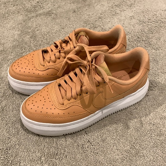 Nike womens Sneakers - Picture 1 of 1